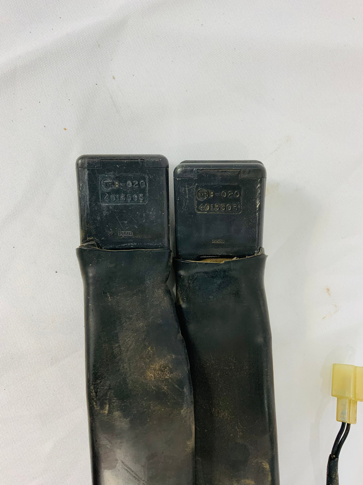 Used - Front Seat Belt Receiver Pair Gray - FJ62 1987-1990