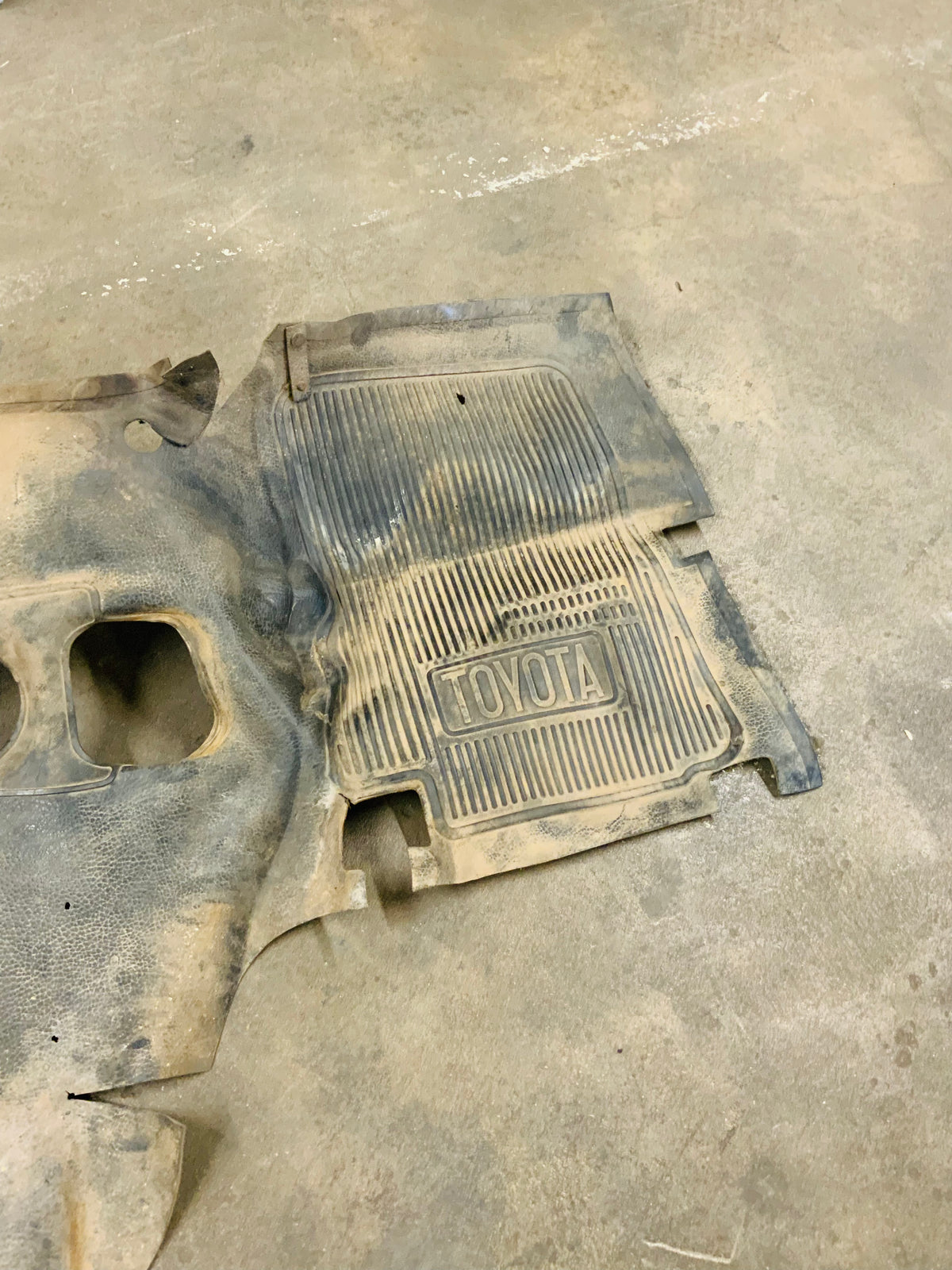 Used - Floor Mat Front - FJ40 1975-1978