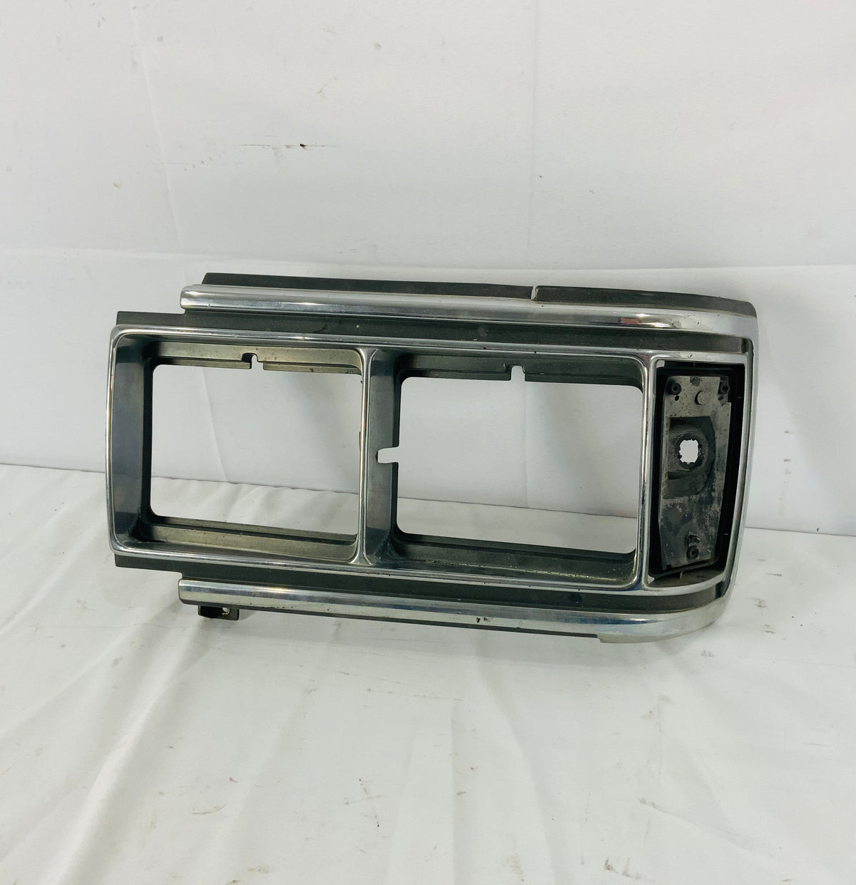 Used - Headlight Bezel / Trim Left - FJ62 1987-1990