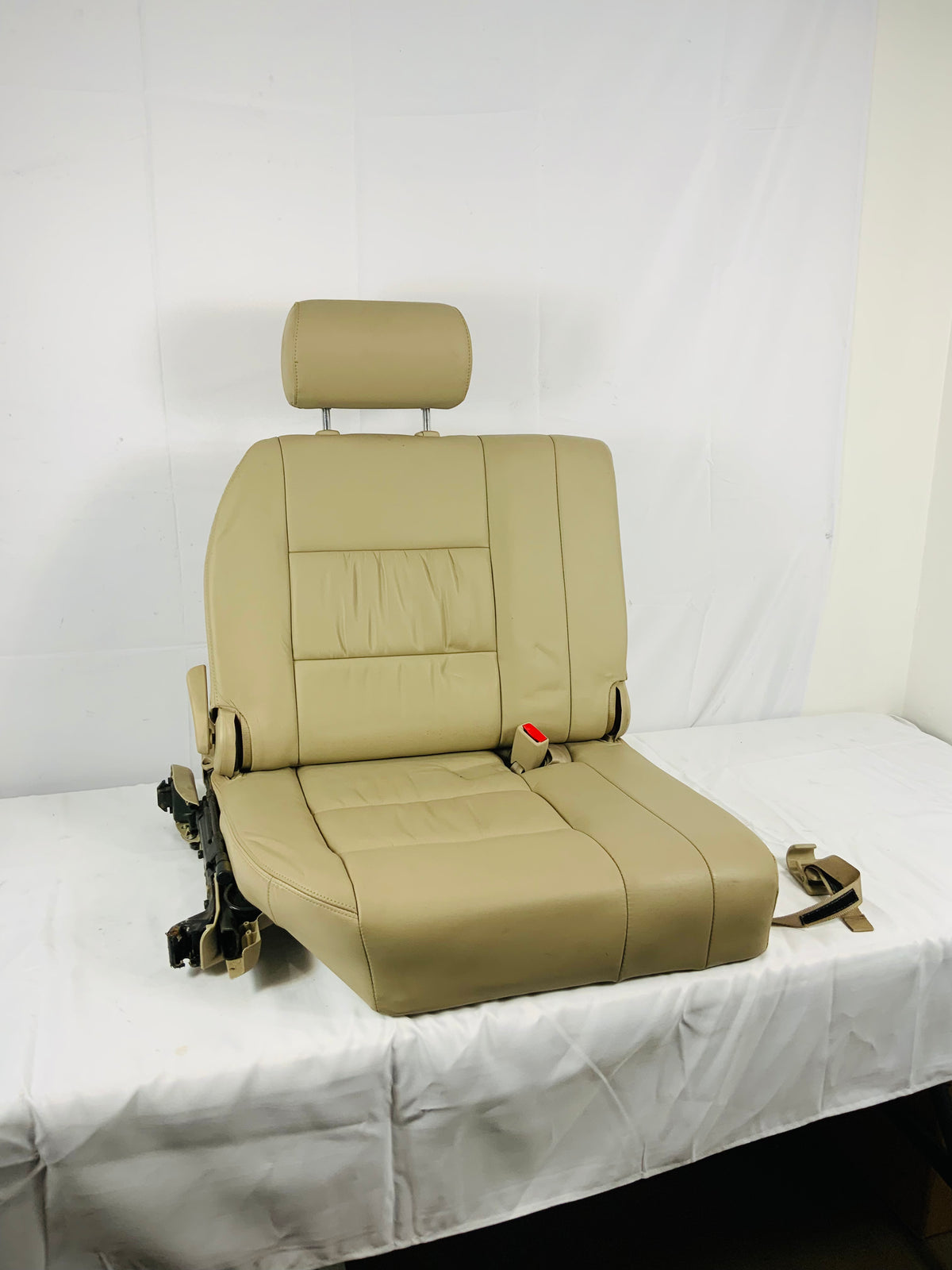 Used - Jump Seat / 3rd Row Seat Right - 100 Series 2002-2007