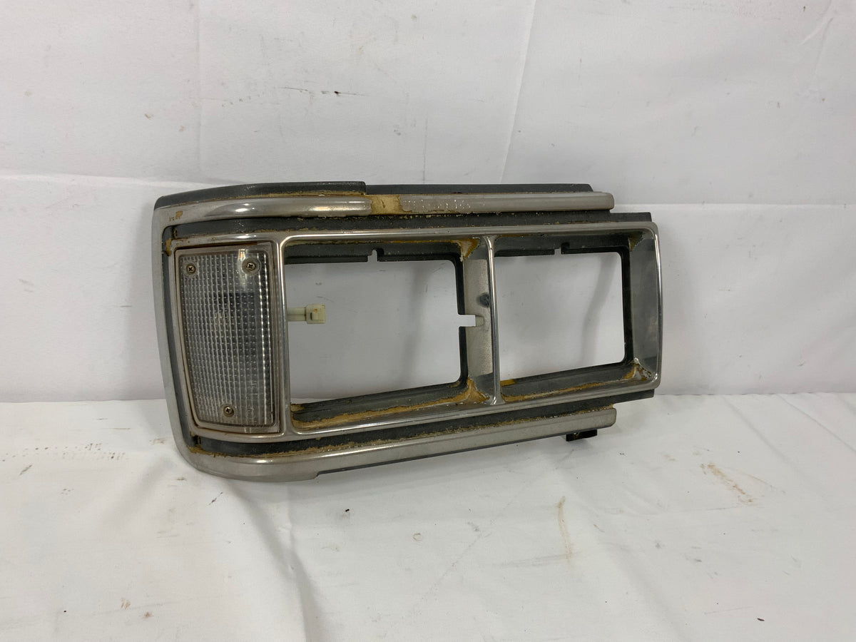 Used - Headlight Bezel / Trim + Side Marker Right - FJ62 1987-1990