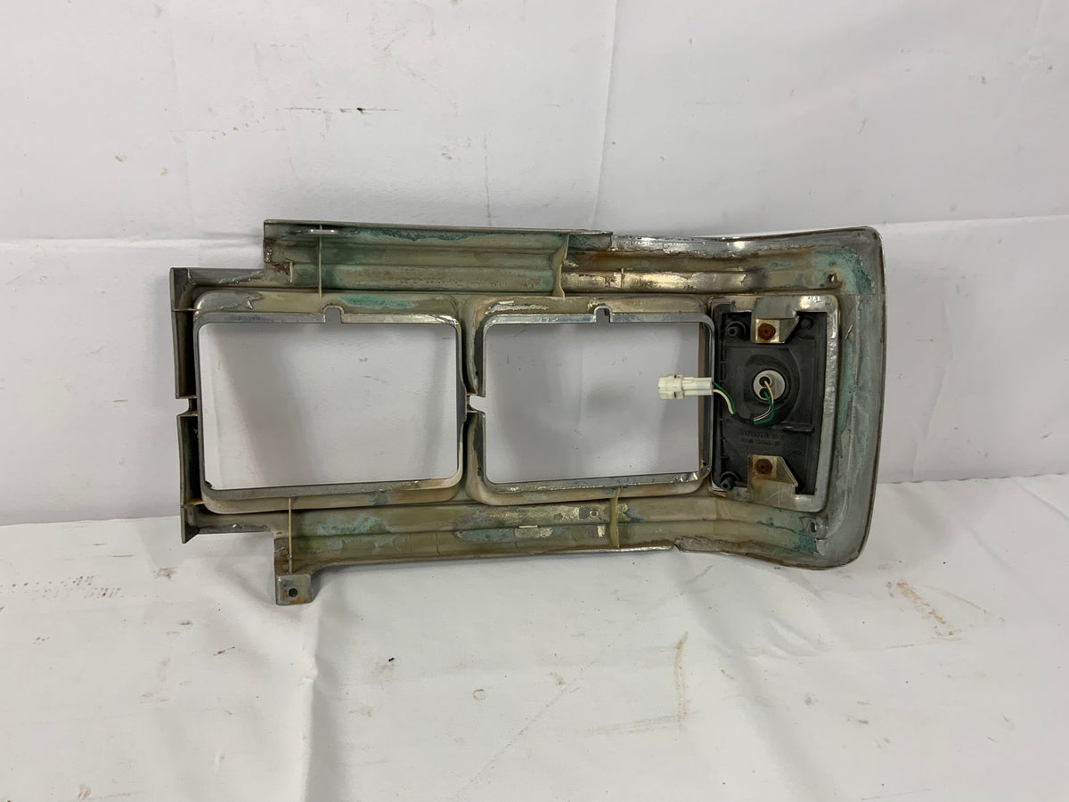 Used - Headlight Bezel / Trim + Side Marker Right - FJ62 1987-1990