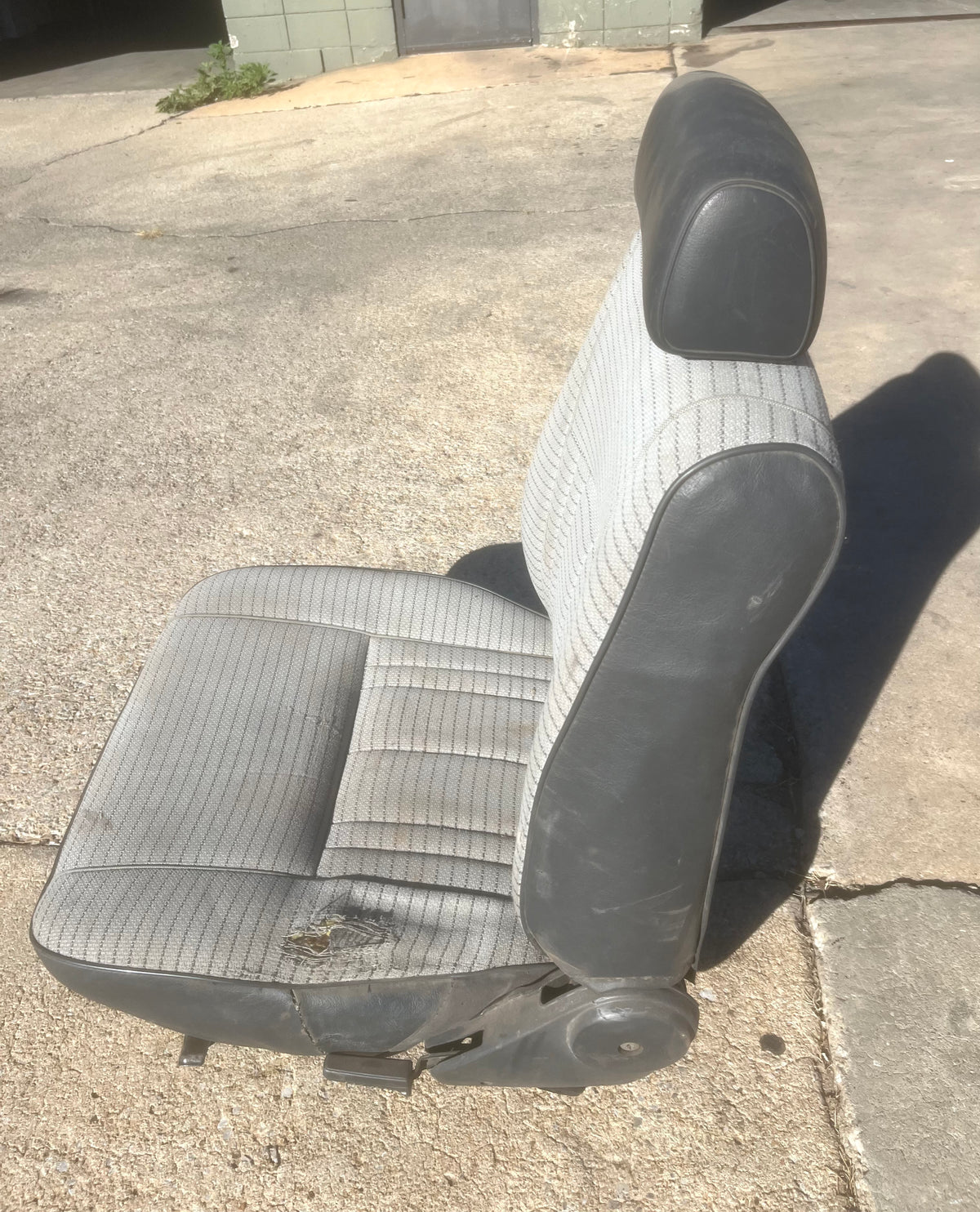 Used - Complete Seat Front Left - FJ62 1987-1990