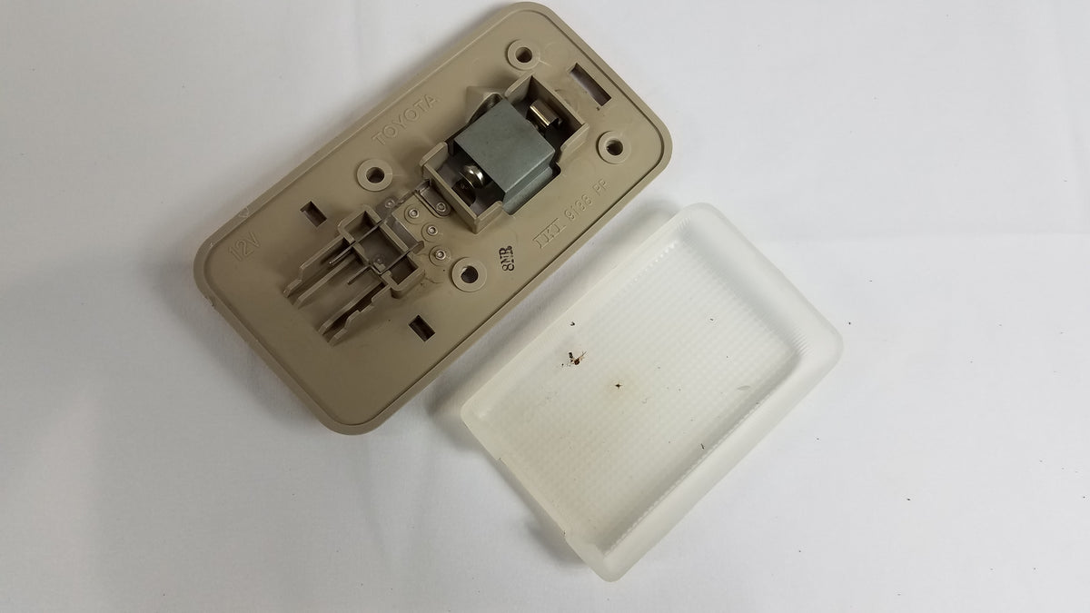 Used Fj62 Center Dome Light W/ Cover 87-90